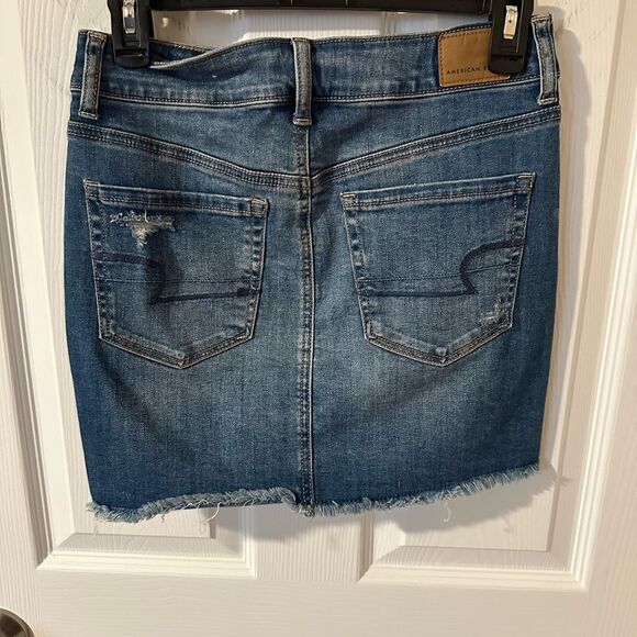 American Eagle High Rose Destructed Jean Skirt - Size 4 - Picture 5 of 10